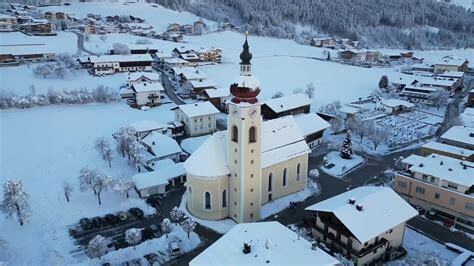 Das Dorf Ried im Zillertal in Tirol